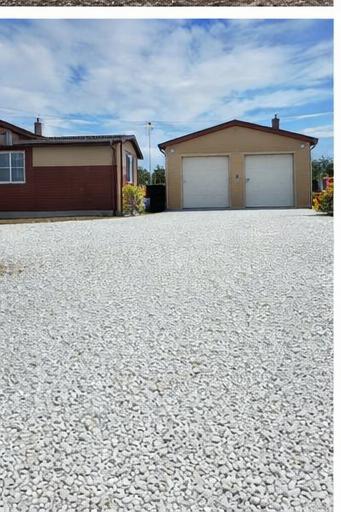 Finished gravel driveway project